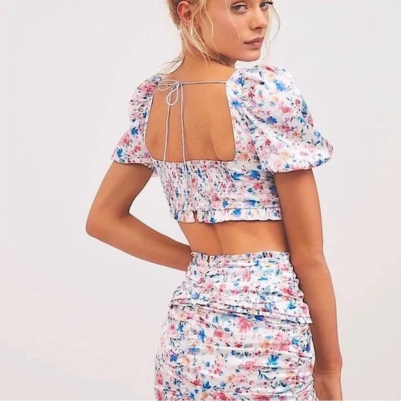 ๐Nwot FOR LOVE & LEMONS Juliet XXS white floral crop silky top - Picture 16 of 16